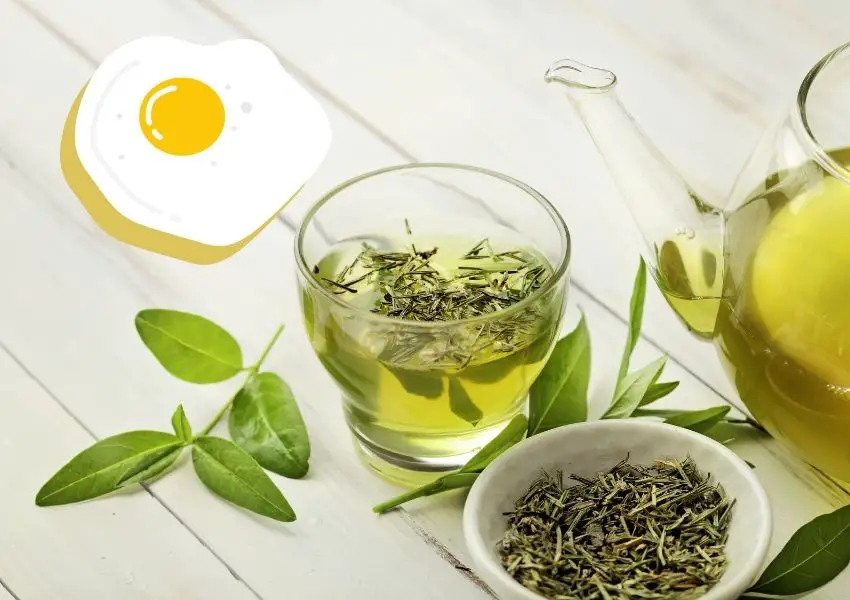 Green tea with the yolk of egg